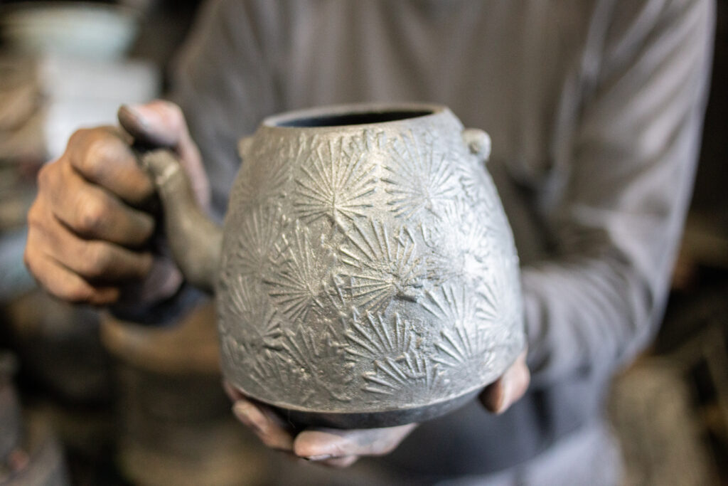 南部鉄器の伝統工芸士である松鹿堂の菊池真吾氏の作品松葉