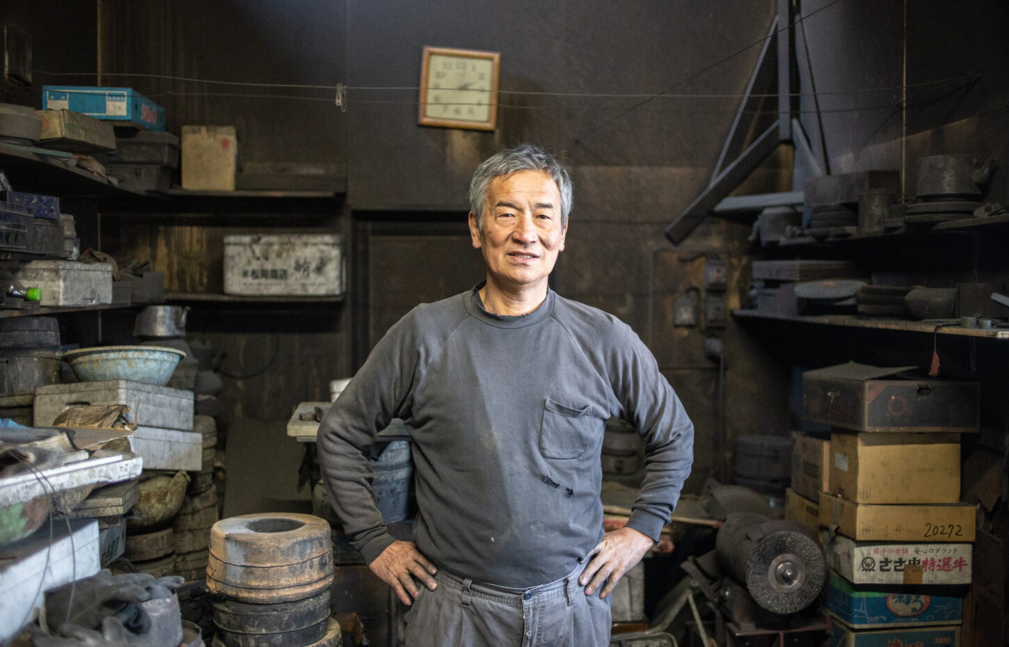 南部鉄器の伝統工芸士である松鹿堂の菊池真吾氏